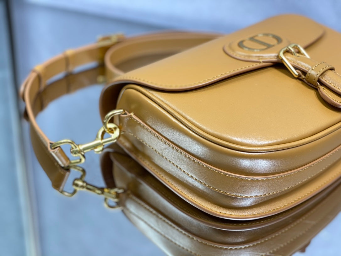 MEDIUM CD BOBBY 22CM BROWN CALFSKIN GOLD HARDWARE