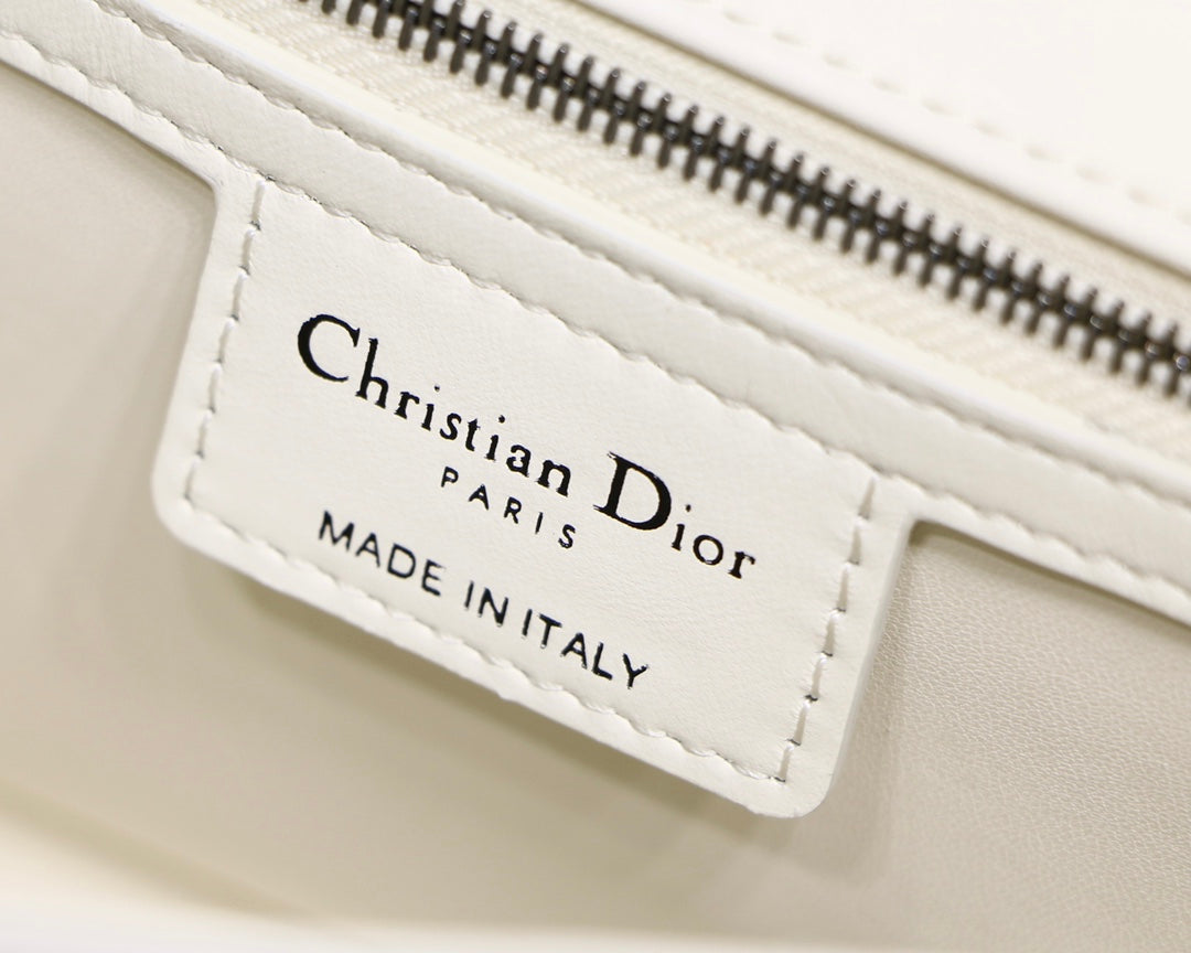 medium caro 25.5 white calfskin black hardware