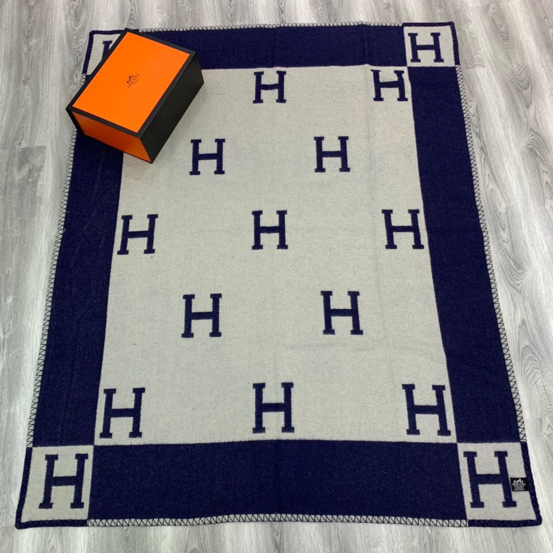 HM Avalon Throw Blanket Marine White Wool Cashmere