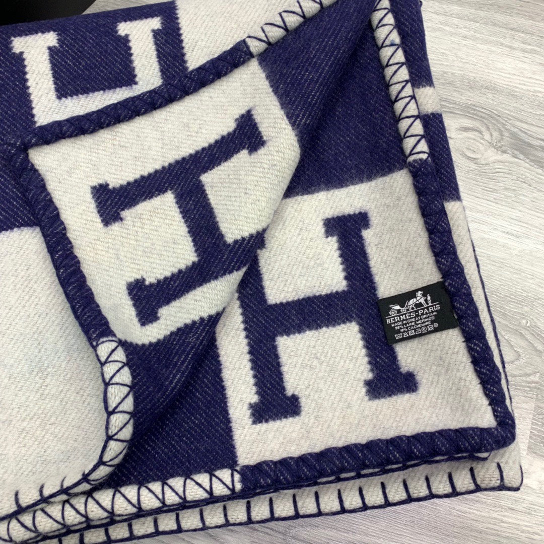 HM Avalon Throw Blanket Marine White Wool Cashmere