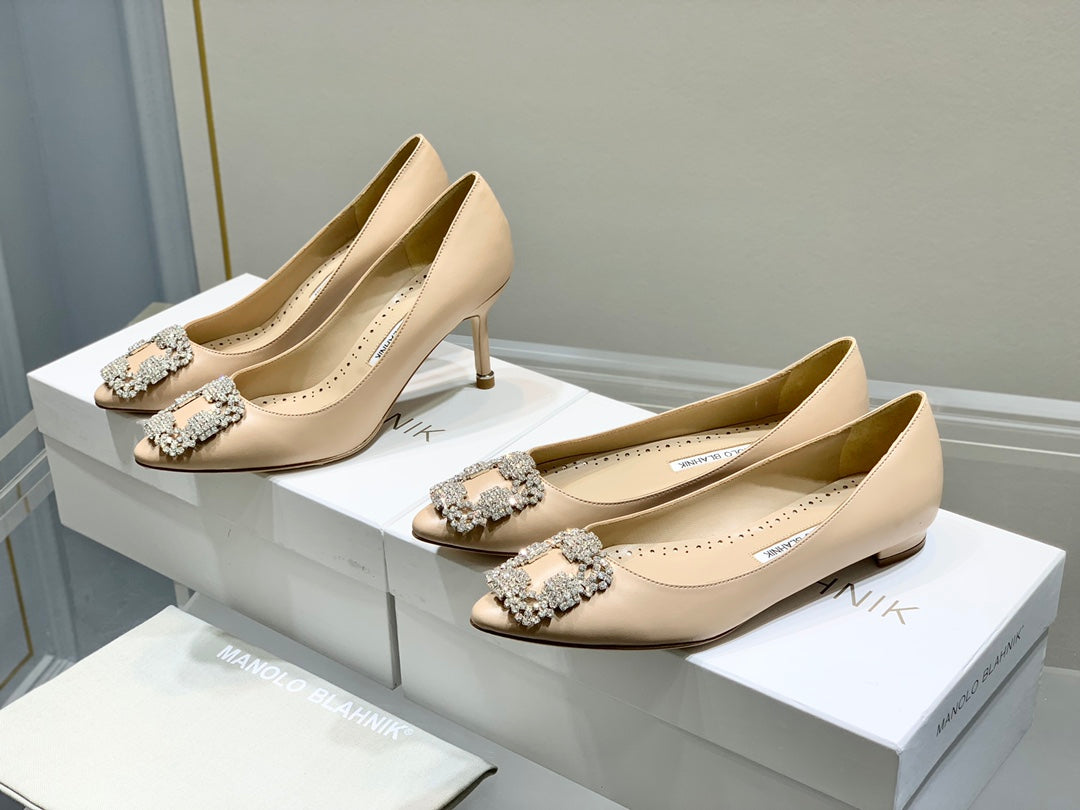 Manolo Snowflake Buckle Pumps Beige Cowhide 204509