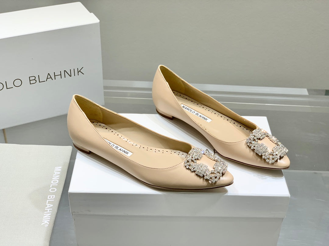 Manolo Snowflake Buckle Pumps Beige Cowhide 204509