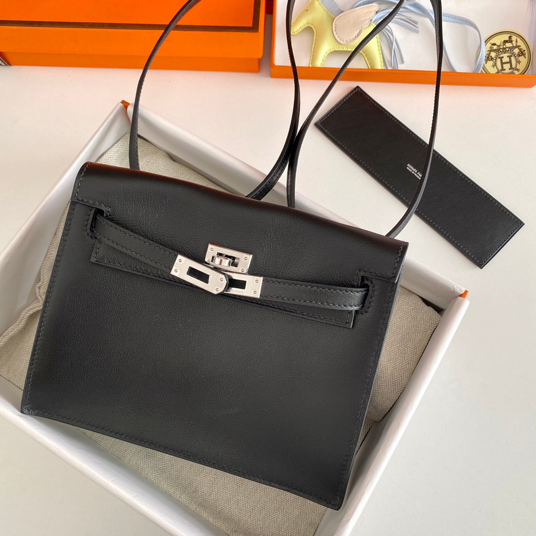 Kelly Danse II 22cm Black Evercolor Leather Shw
