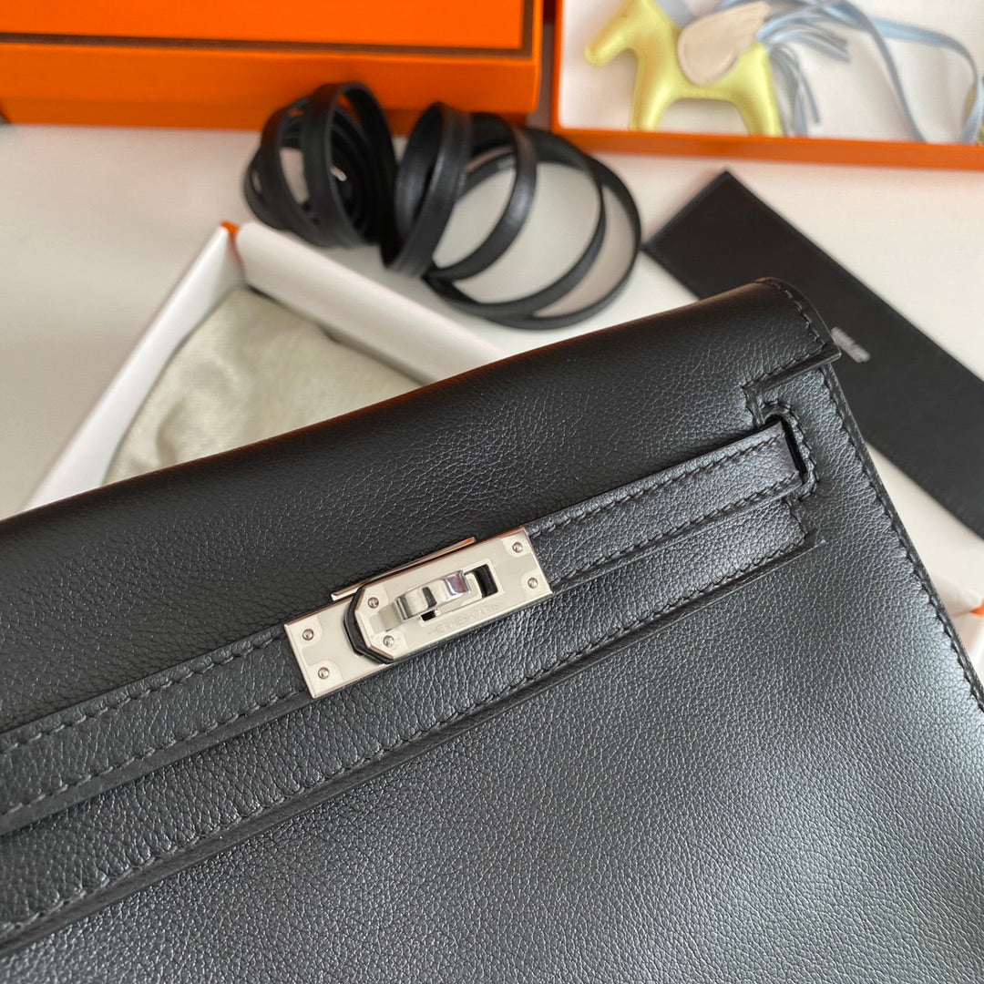 Kelly Danse II 22cm Black Evercolor Leather Shw