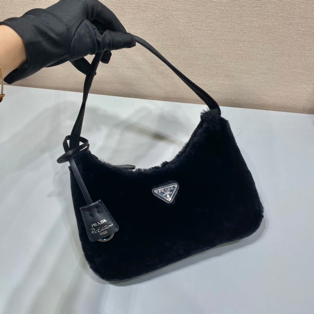 HOBO BAG 23 IN BLACK RABBIT FUR