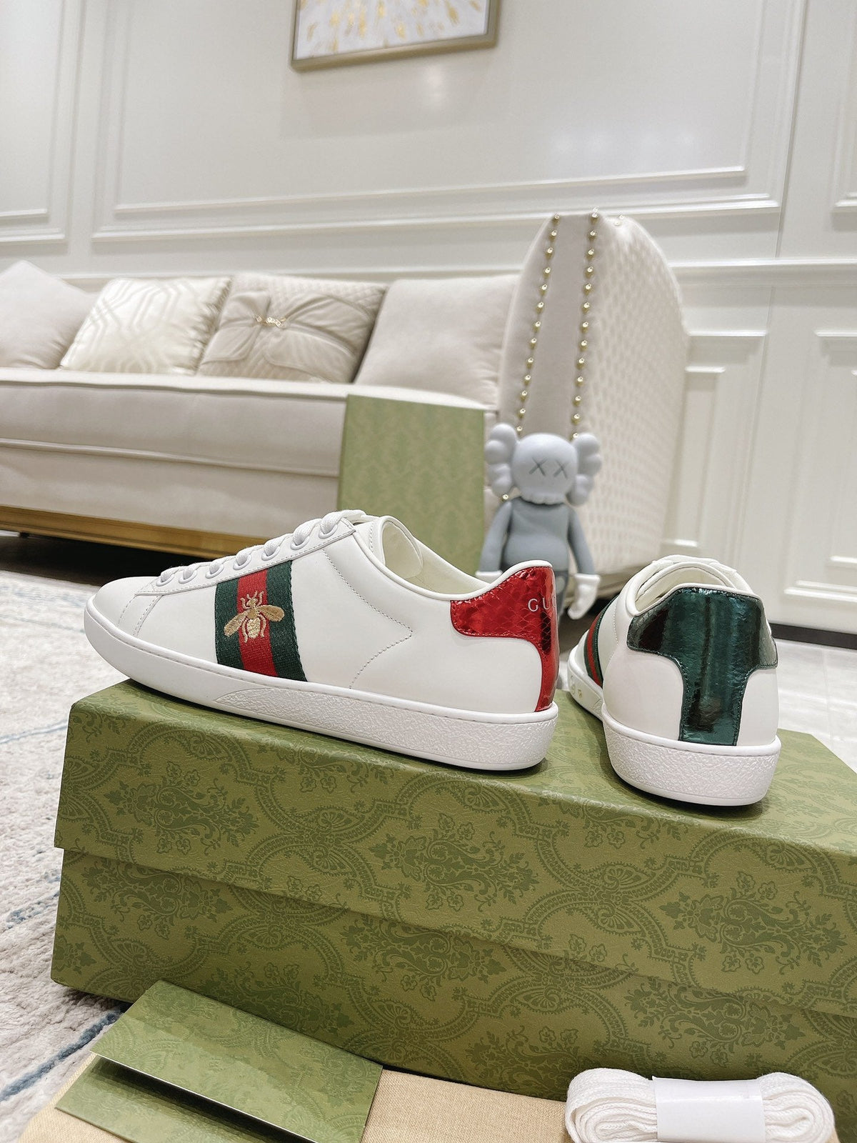 gg ace sneaker white calfskin with bee