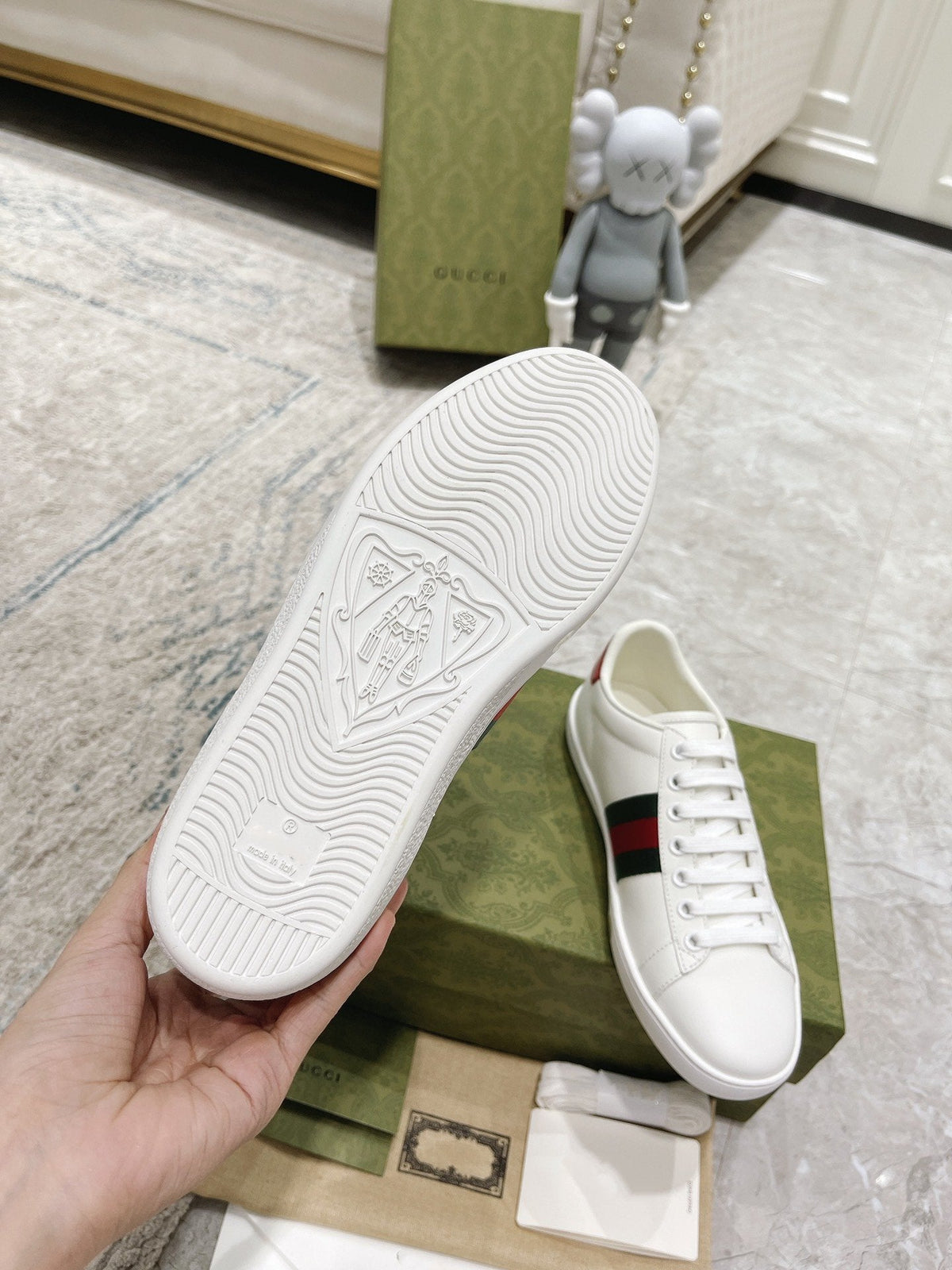 gg ace sneaker white calfskin with bee