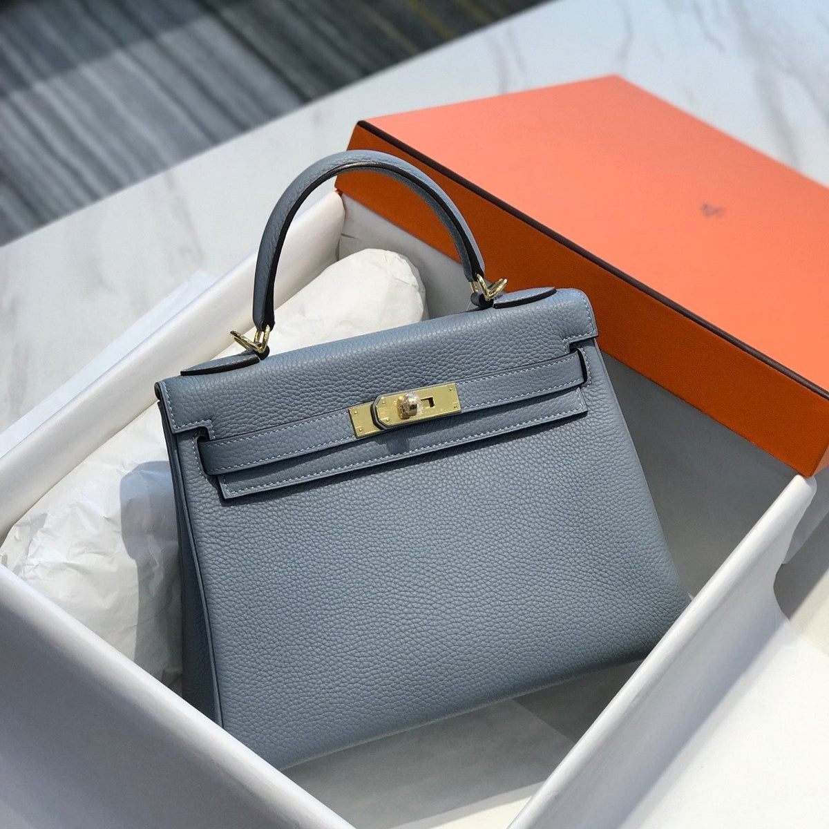 HM KELLY 25CM LINEN BLUE TOGO GOLD HARDWARE