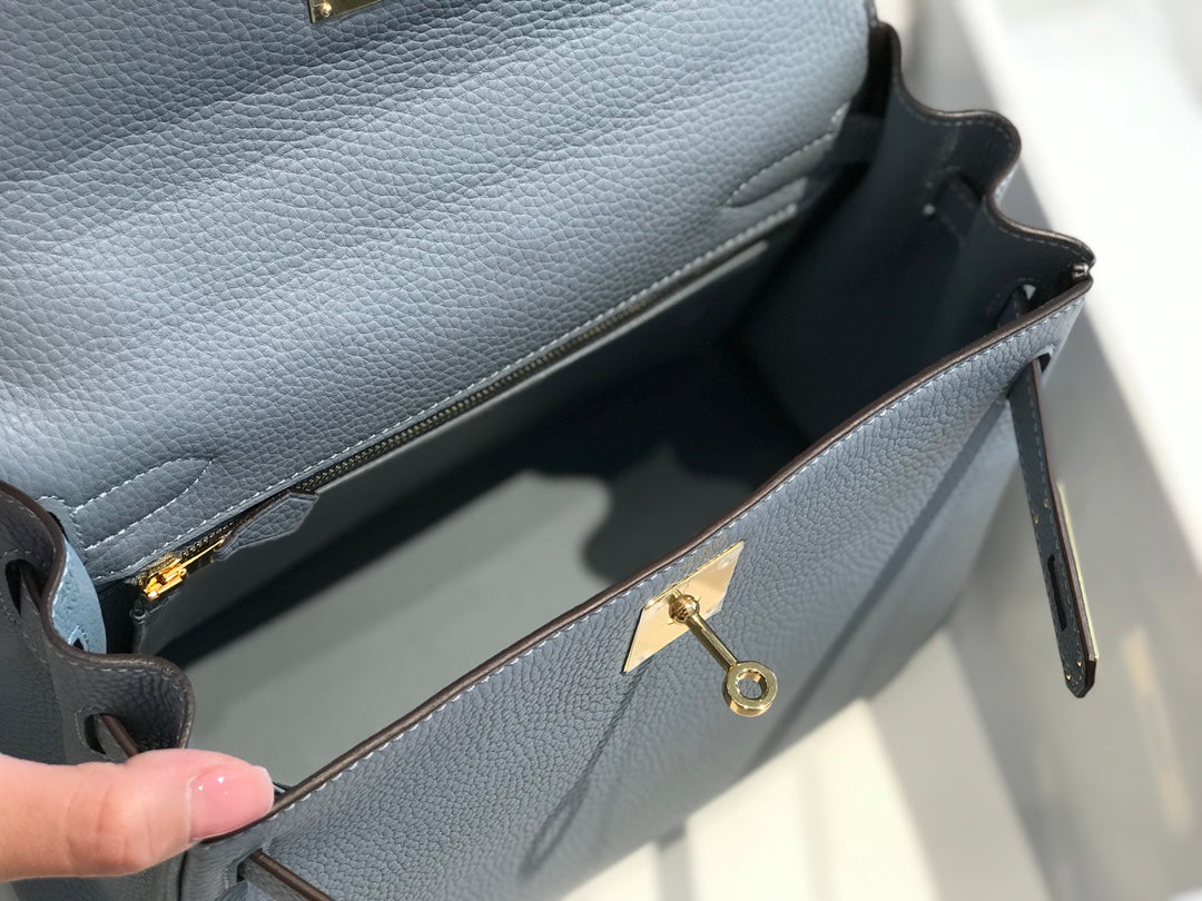 HM KELLY 25CM LINEN BLUE TOGO GOLD HARDWARE