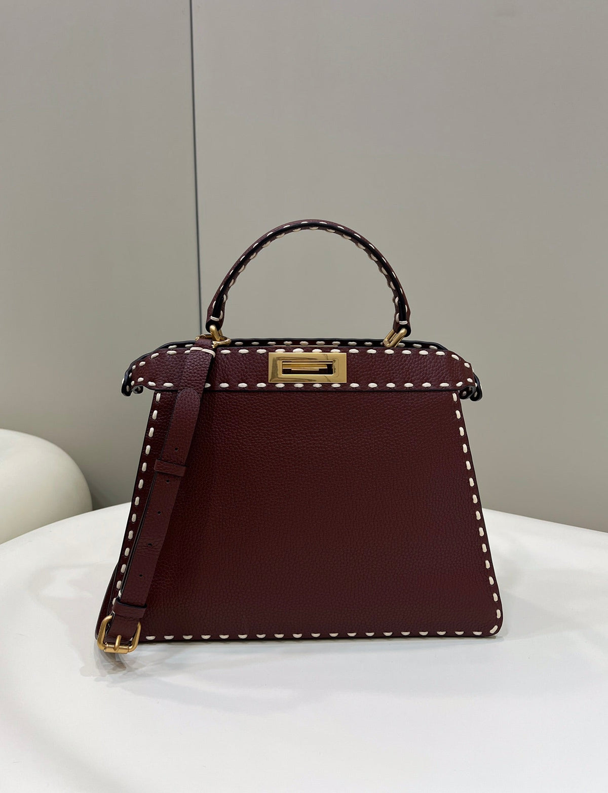PEEKABOO ISEEU 33 IN SANGRIA RED GRAINED CALFSKIN GOLD HARDWARE