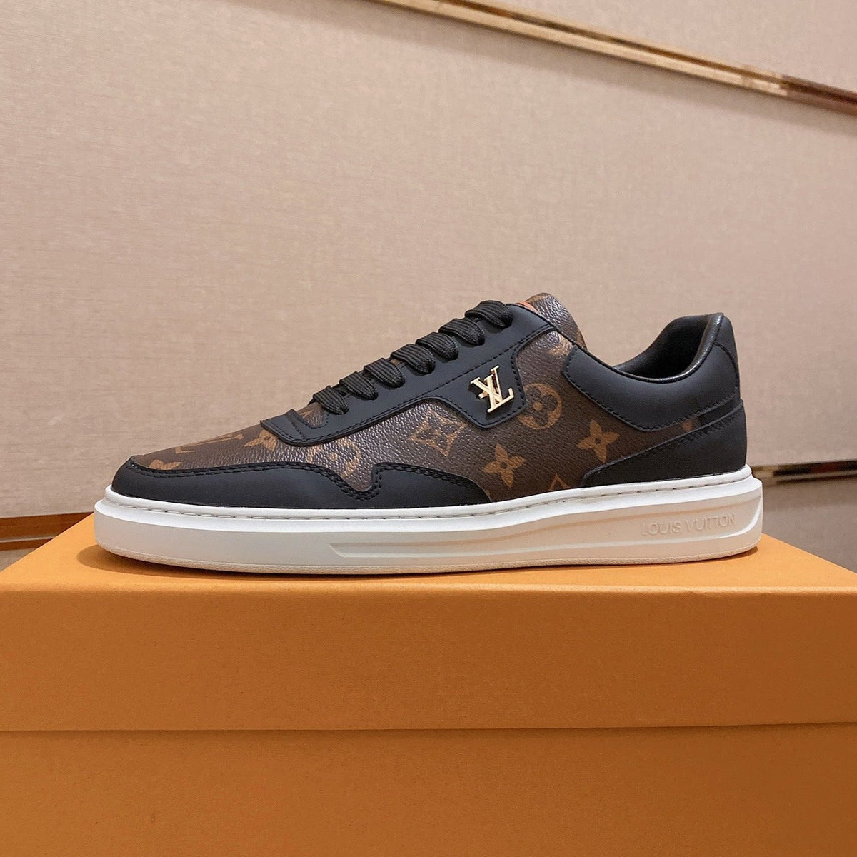 LV TRAINER IN BLACK MIX CHOCOLATE BROWN CALFSKIN