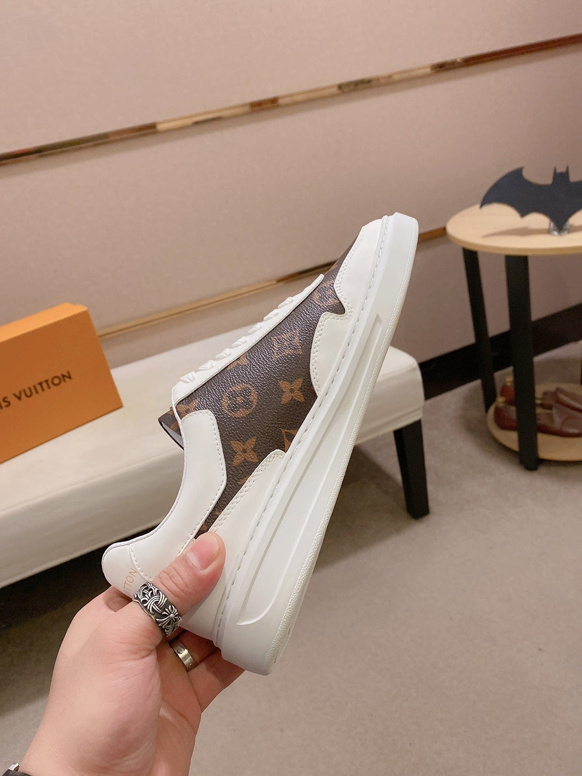 LV TRAINER IN WHITE MIX CHOCOLATE BROWN CALFSKIN