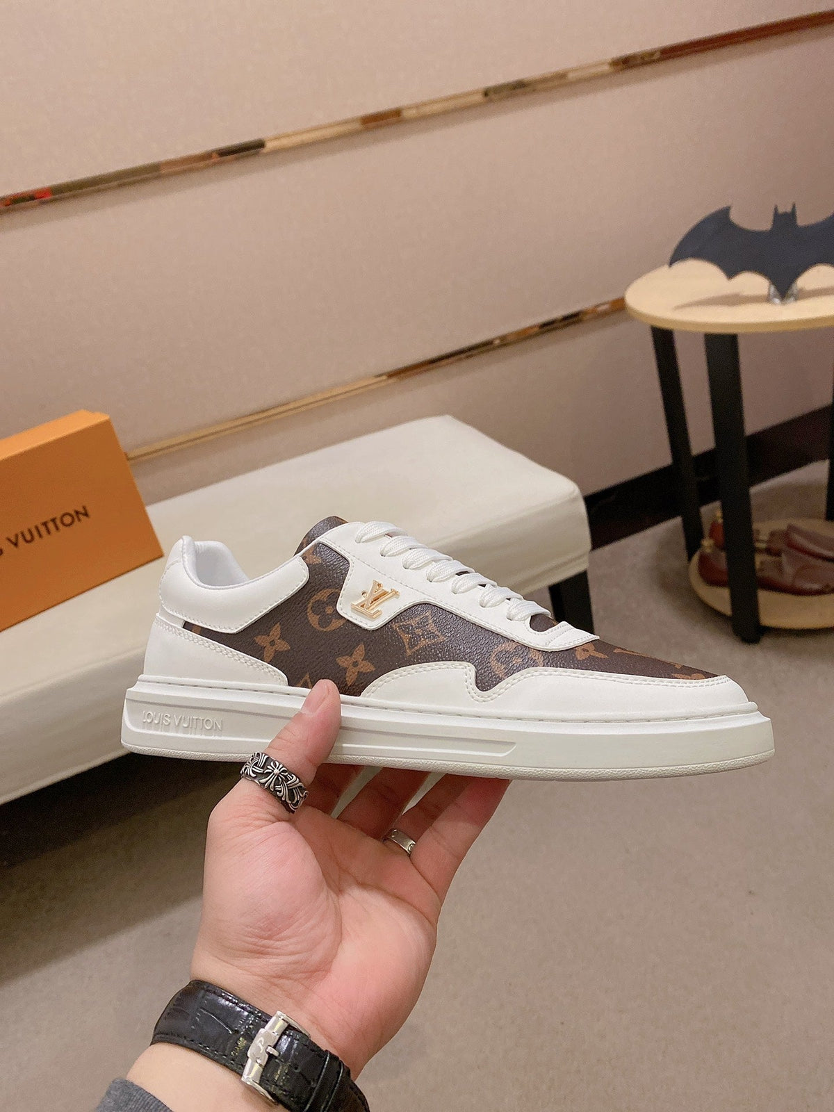LV TRAINER IN WHITE MIX CHOCOLATE BROWN CALFSKIN
