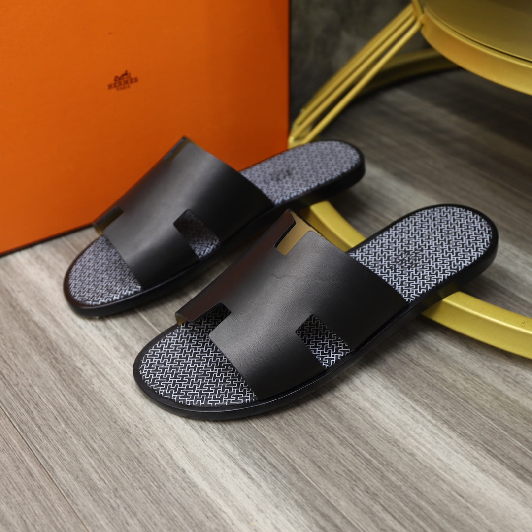 HM IZMIR SANDAL BLACK WITH WHITE MOTIF CALFSKIN