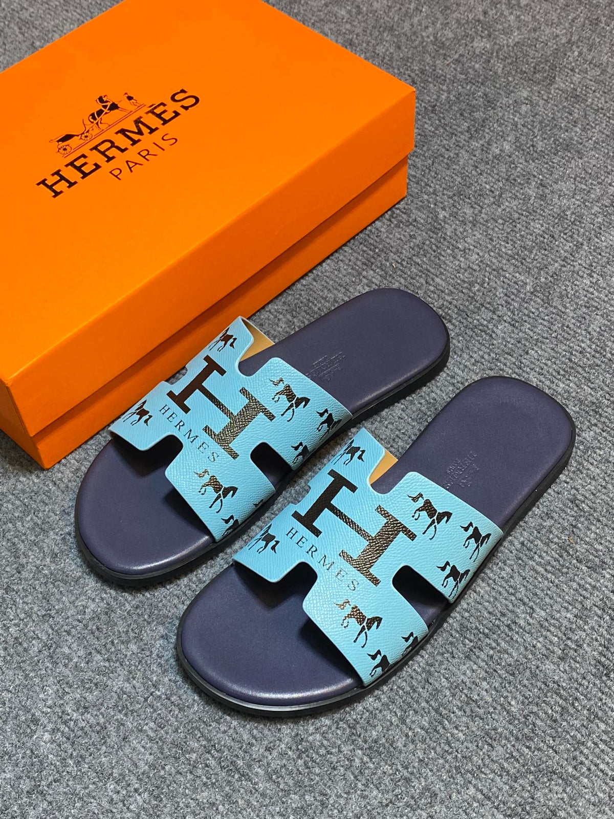 HM IZMIR SANDAL INDIGO AND SKY CALFSKIN WITH ICON