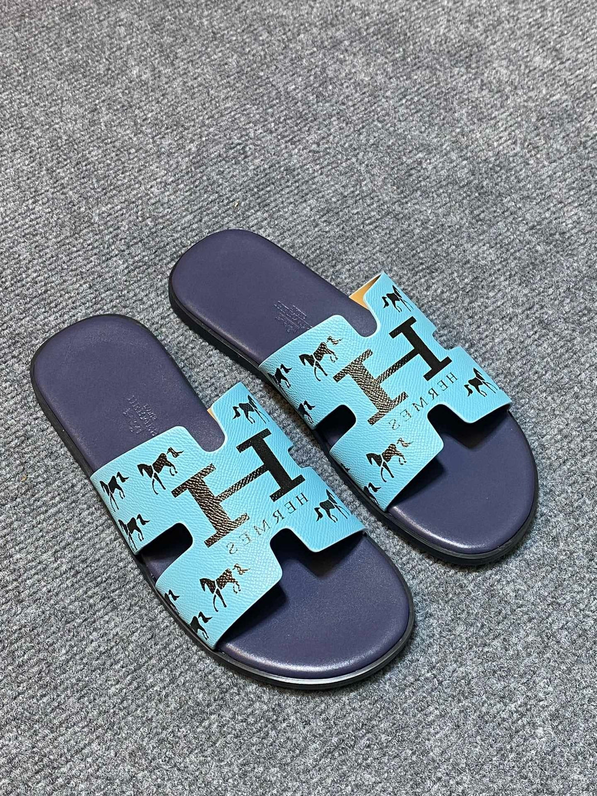 HM IZMIR SANDAL INDIGO AND SKY CALFSKIN WITH ICON