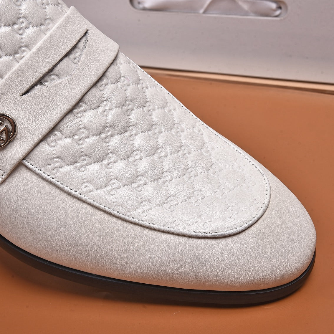 GG Men's Loafer White Embossed Cowhide 538718