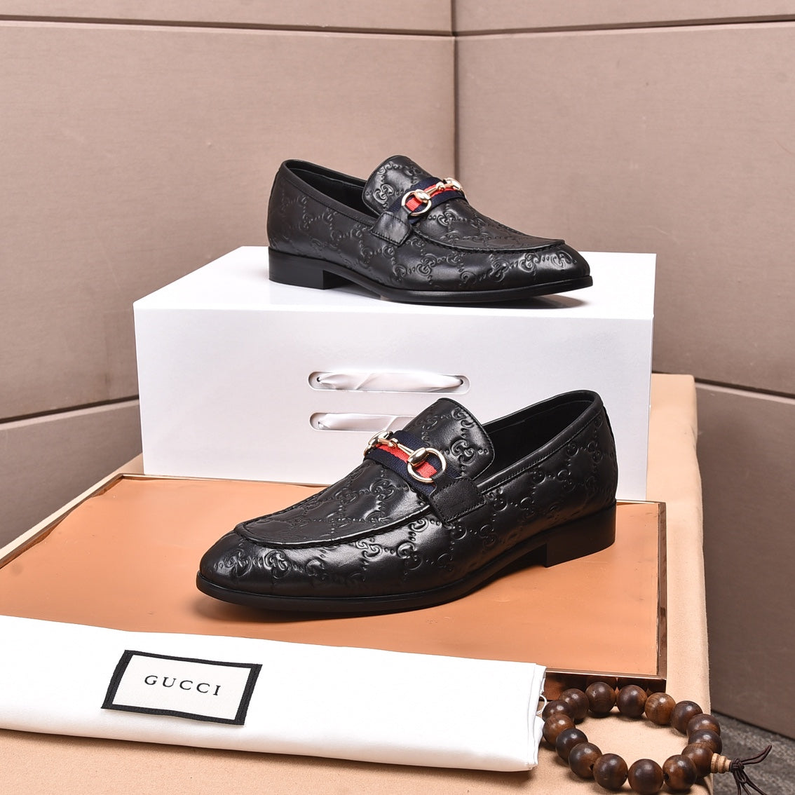 GG Men's Loafer Black Embossed Cowhide 538715
