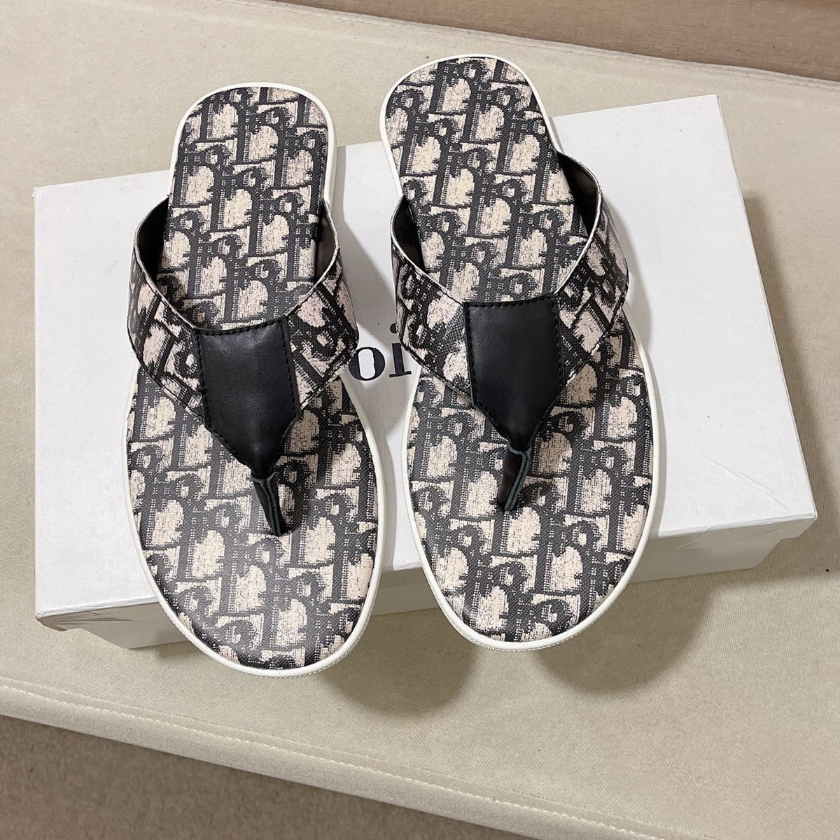 CD ALIAS THONG BLACK AND BEIGE JACQUARD