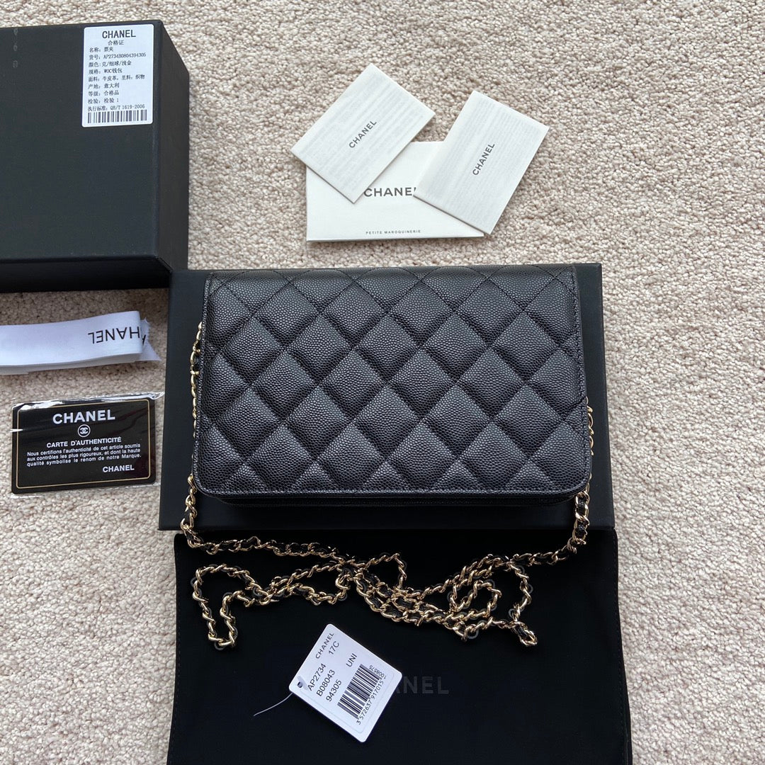 CC Classic Woc 20cm Black Grained Calfskin Diamond Gold Hardware