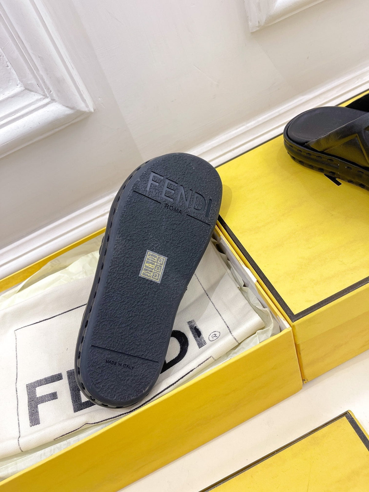 FENDI CROSSOVER SLIPPER IN BLACK CALFSKIN