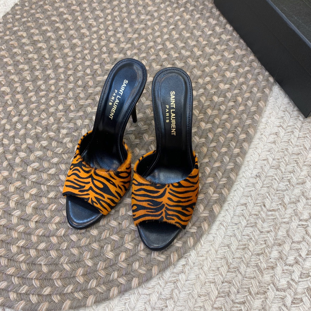 LA 16 HEELED MULES IN TIGER PATTERN RABBIT FUR