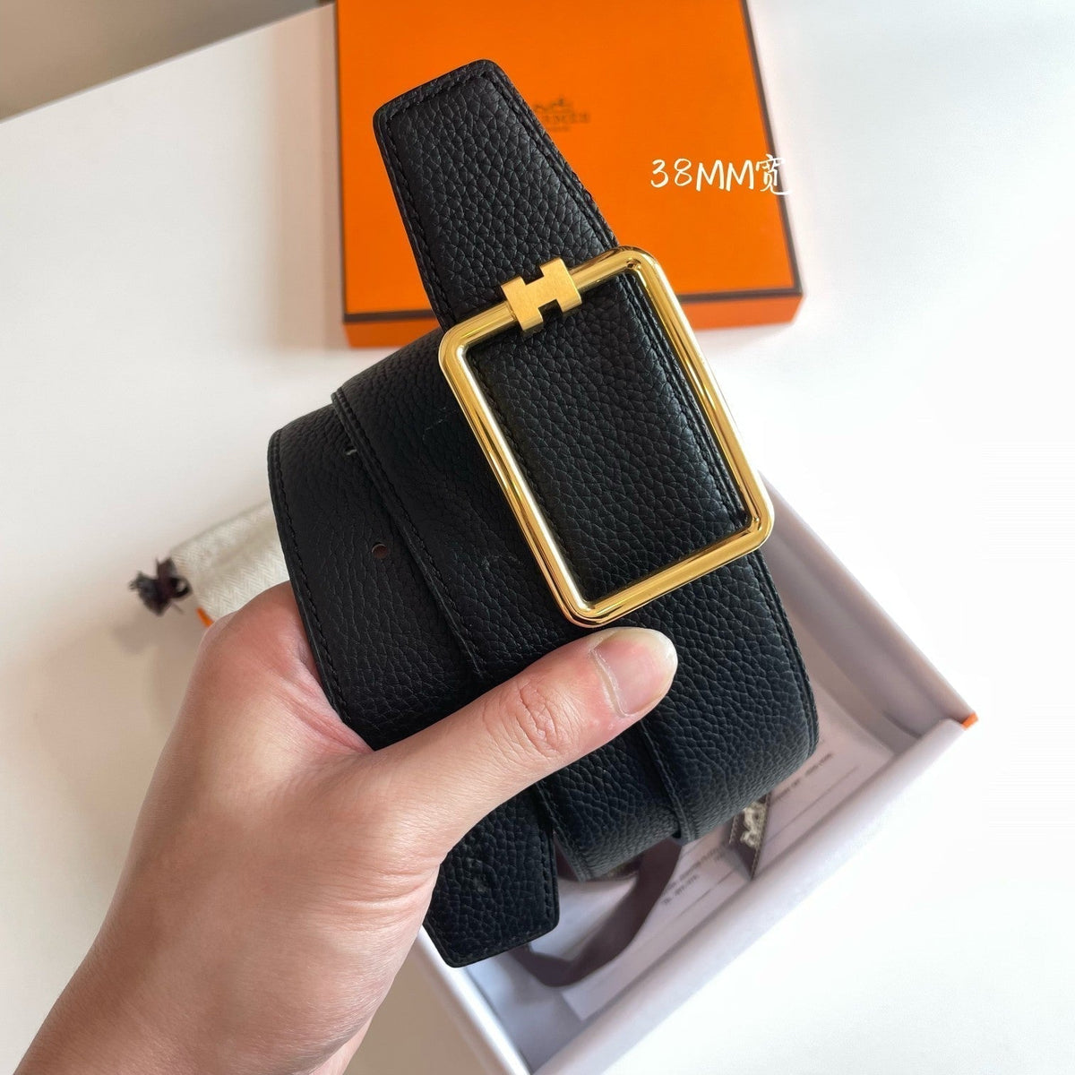 TUBE H BELT GOLD BUCKLE & REVERSIBLE BLACK LEATHER STRAP 38MM
