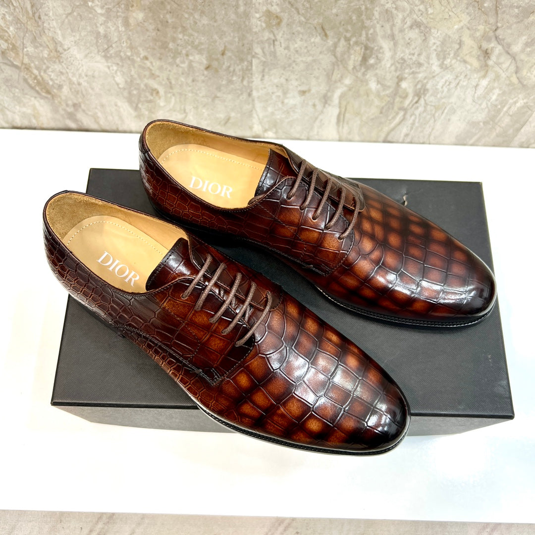 CD CROCODILE MOTIF BASIC OXFORD SIENNA CALFSKIN