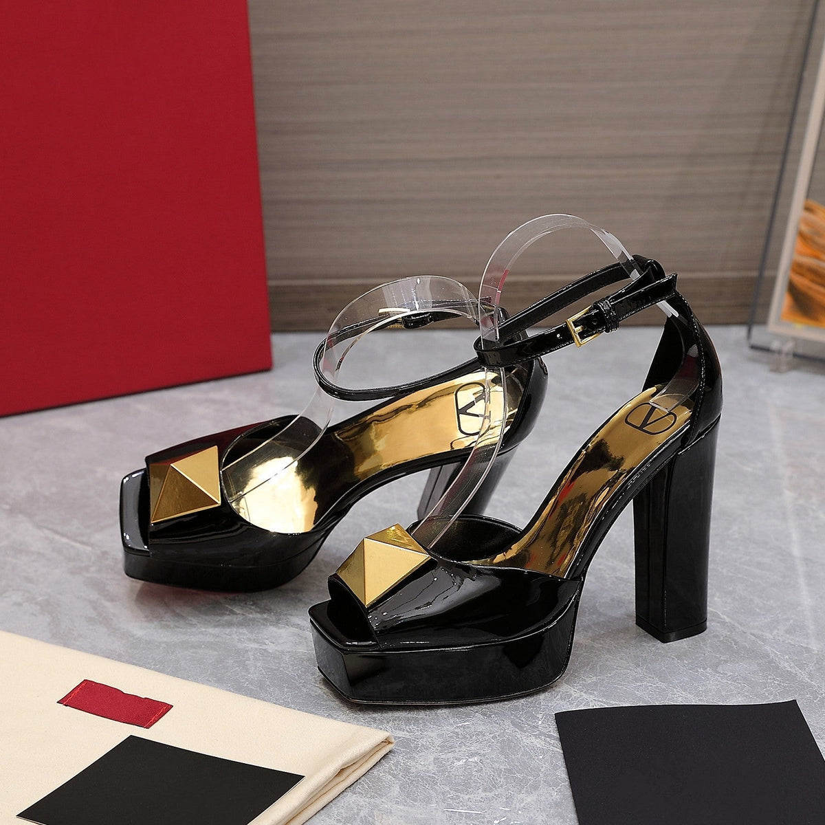 Open Toe Pump With One Stud Gold Patent Black Leather 130MM