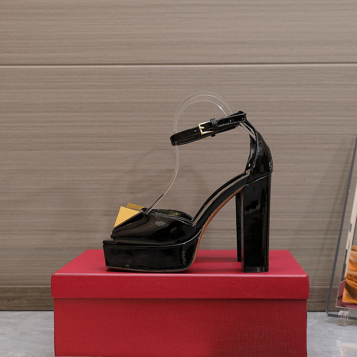 Open Toe Pump With One Stud Gold Patent Black Leather 130MM