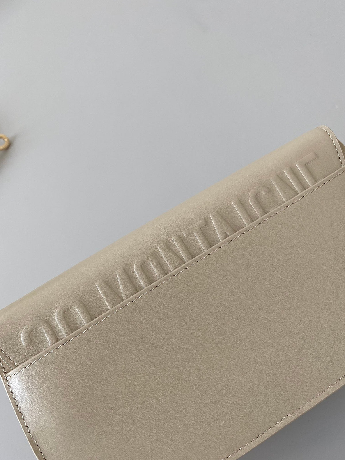 medium cd east west 22cm beige calfskin ghw