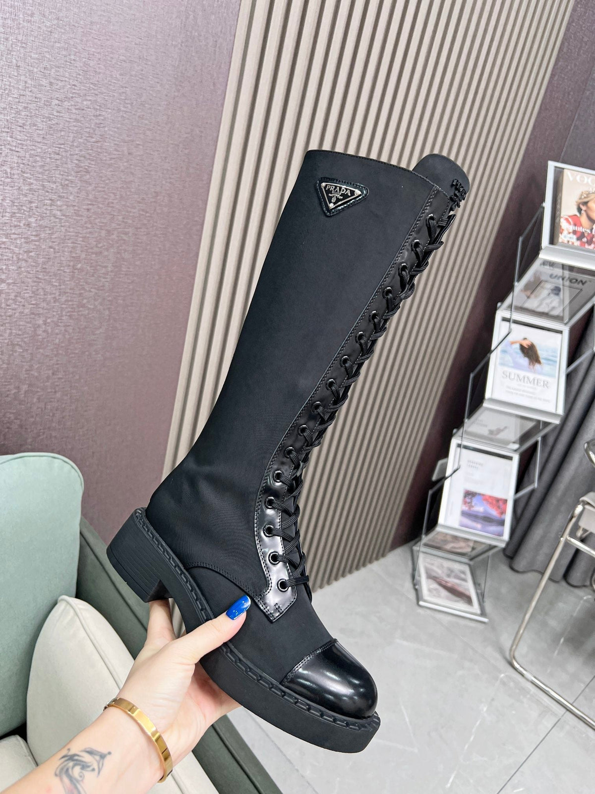 LACE-UP KNEE BOOTS IN BLACK DENIM AND SHEEPSKIN LINING