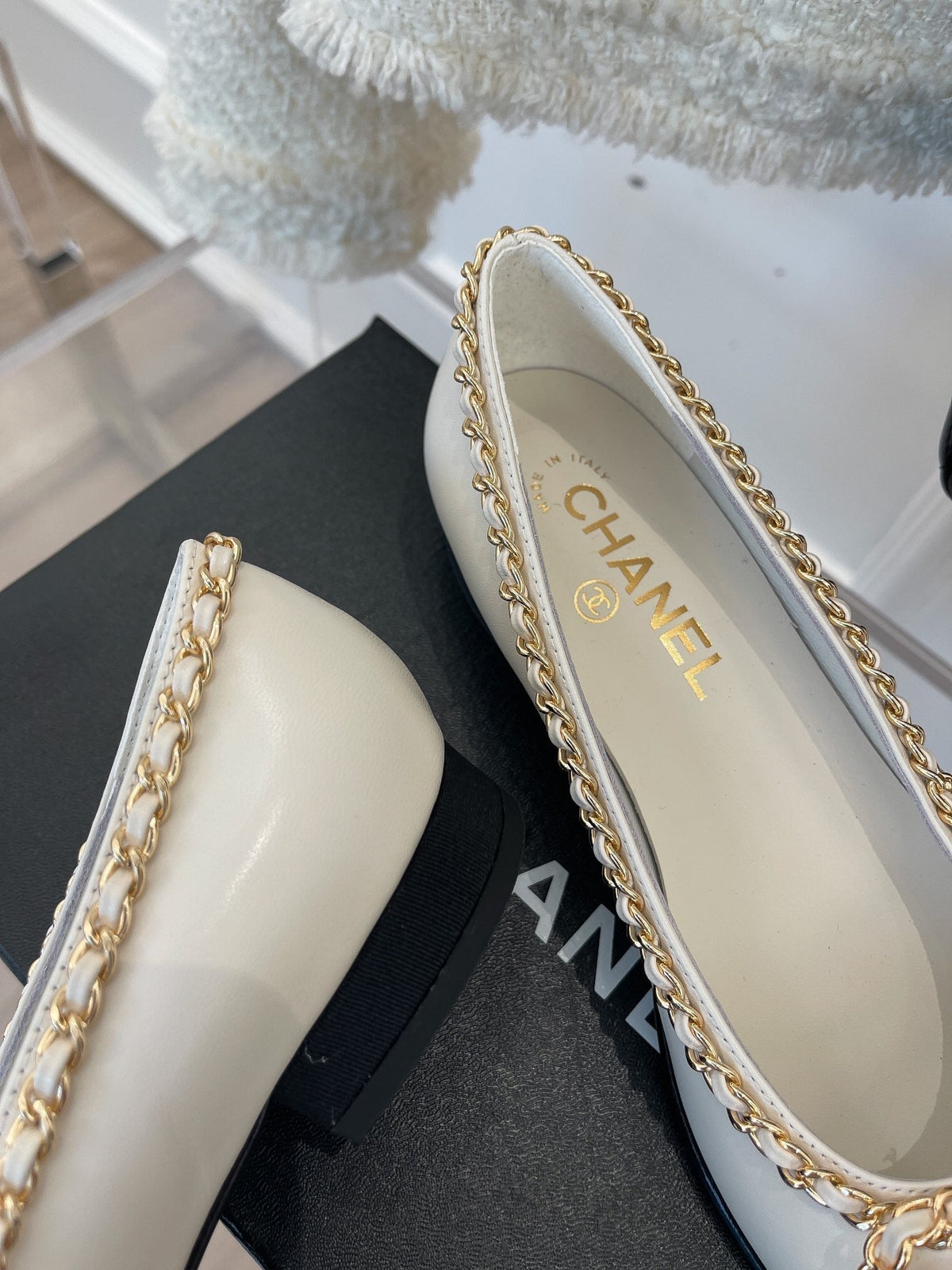 CC Ballet Flats 25mm White Bow Tie Chain Lambskin