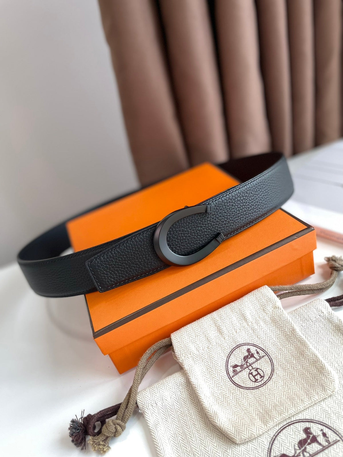 HM LUCK BELT BUCKLE & REVERSIBLE BLACK LEATHER STRAP 38MM