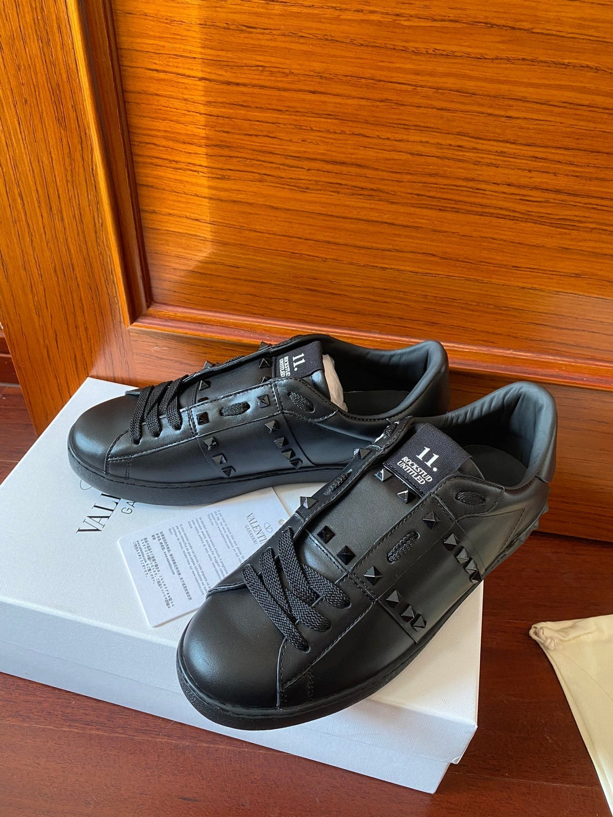 VT Rockstud Sneaker Black Purple Cowhide