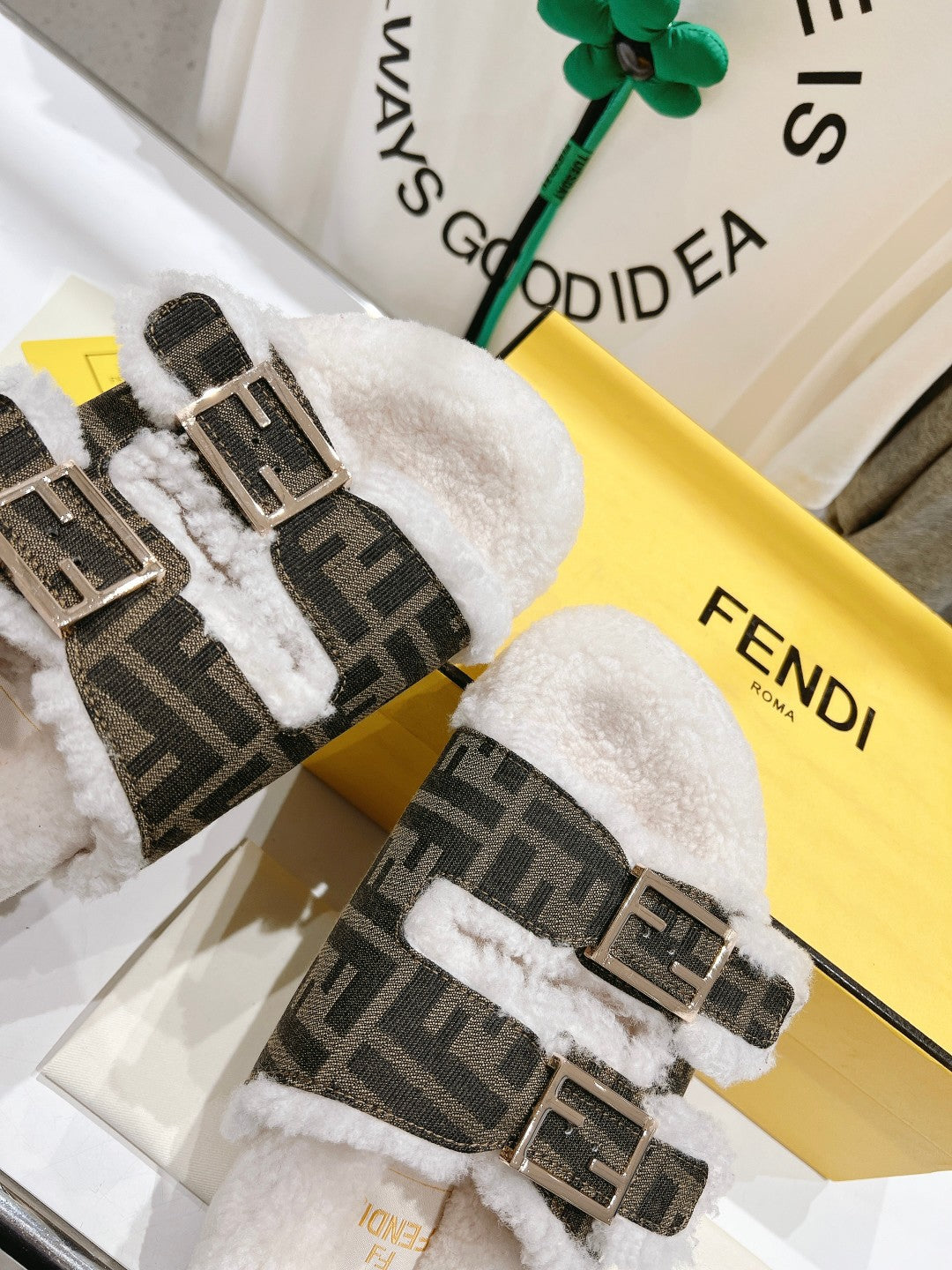 FENDI DAD SANDAL MULE IN BROWN MONOGRAM FF CANVAS WITH WHITE FLEECE