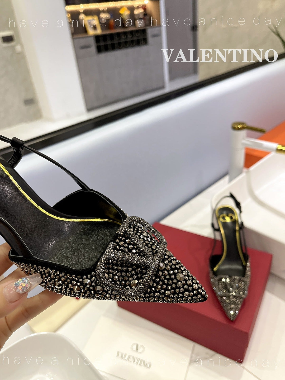 VT Signature Heels Black Diamond Calf Leather 295086