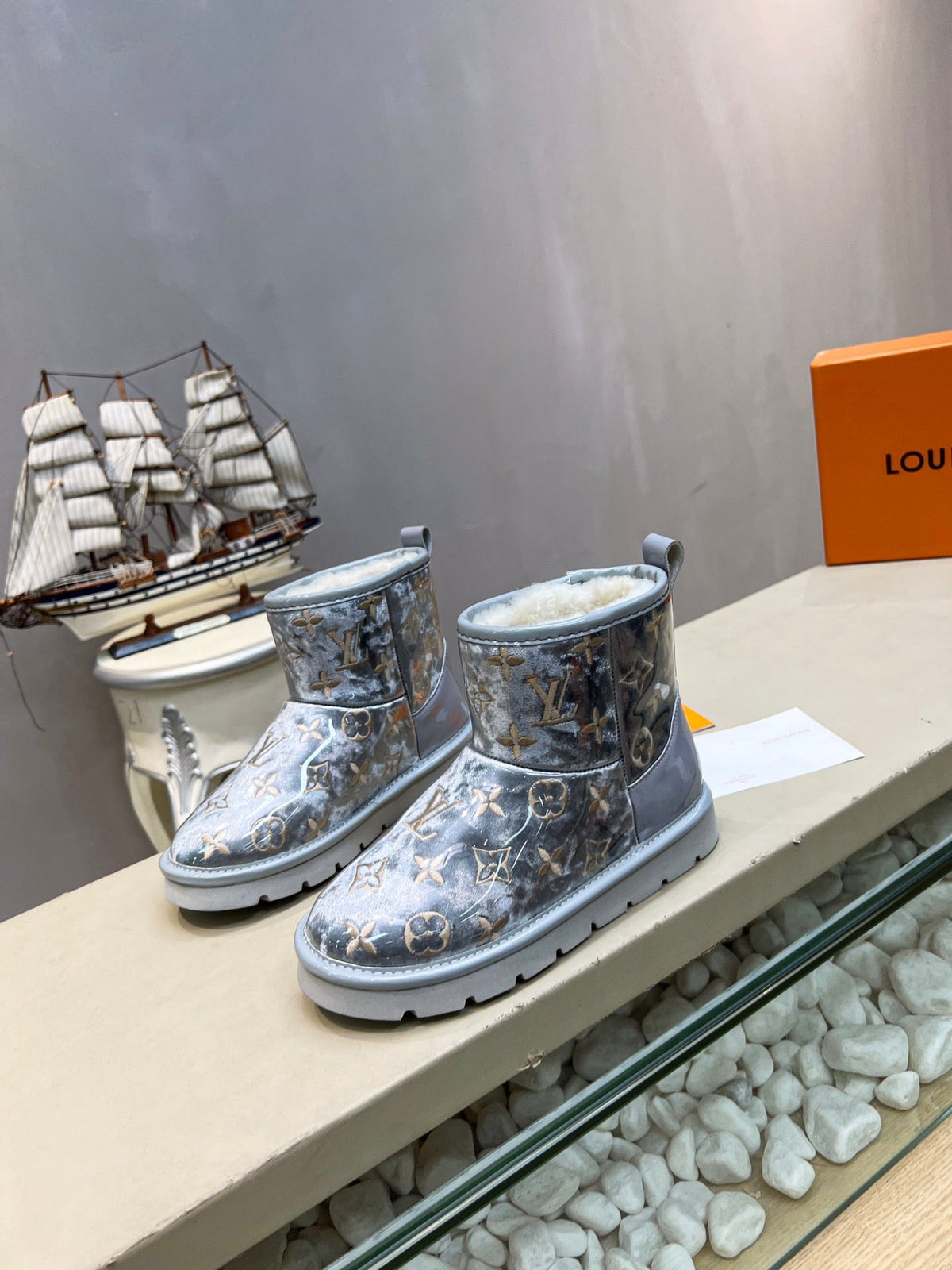 LV 25 Snow Boots Gray Scratch-Resistant PVC Wool 576227
