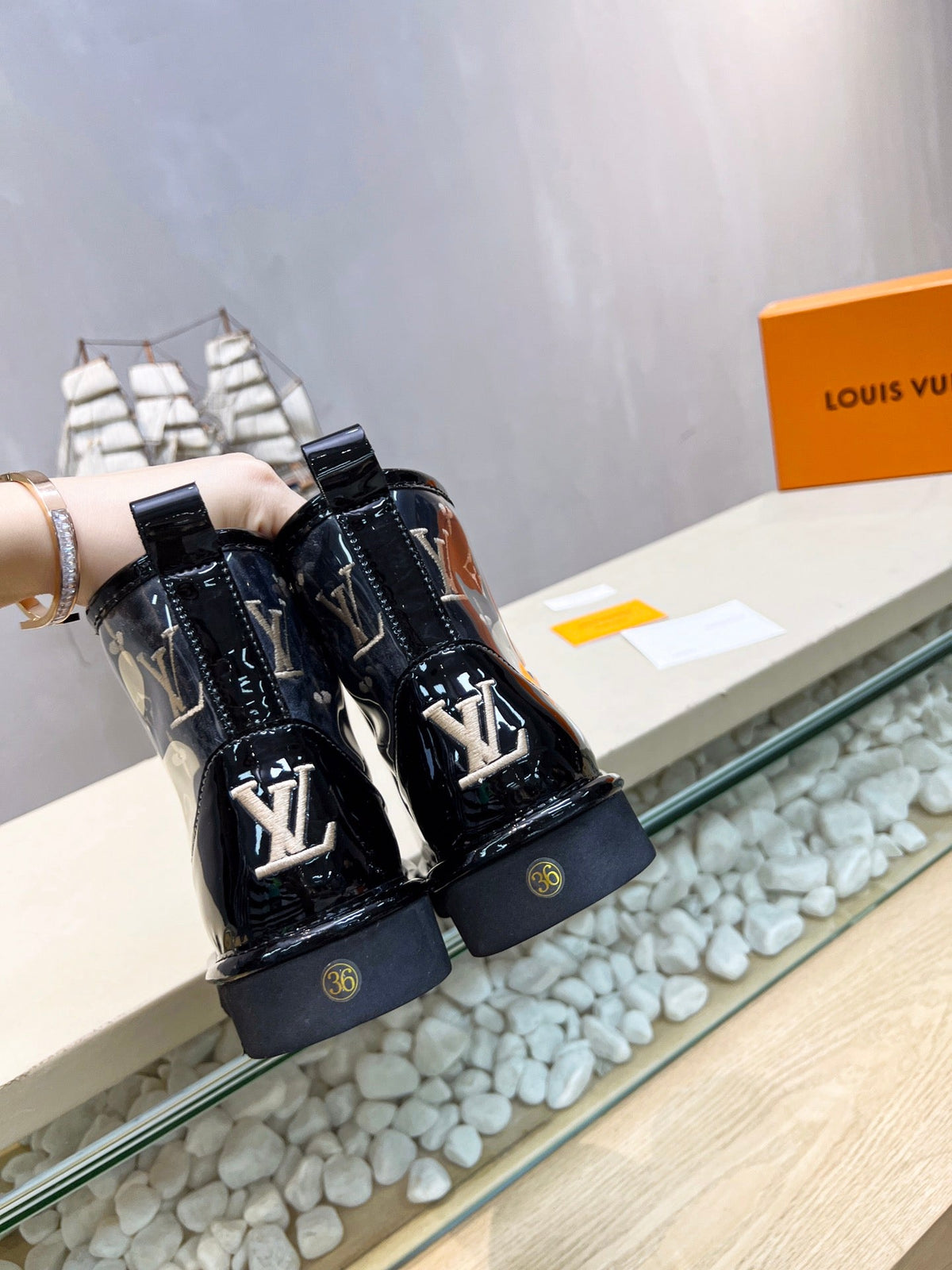 LV 25 Snow Boots Black Scratch-Resistant PVC Wool 576230