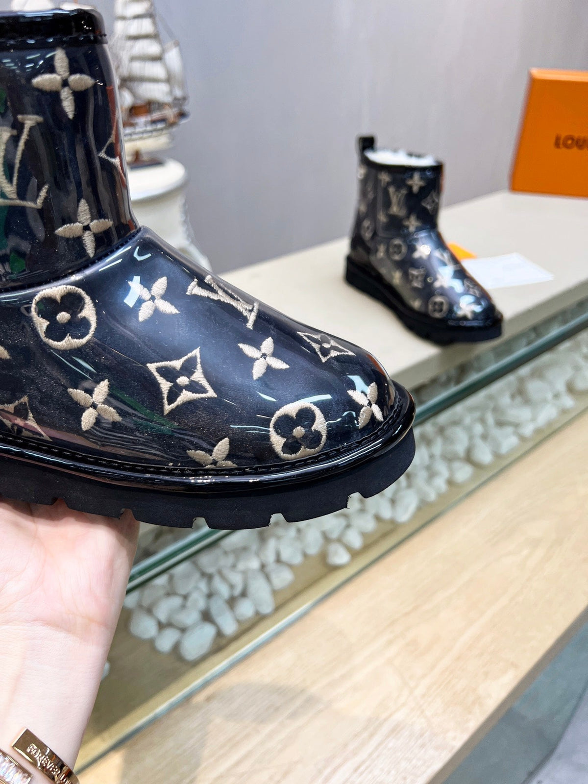 LV 25 Snow Boots Black Scratch-Resistant PVC Wool 576230