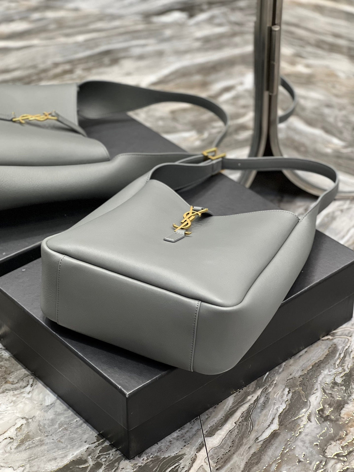le 5a7 small 23 rock gray calfskin