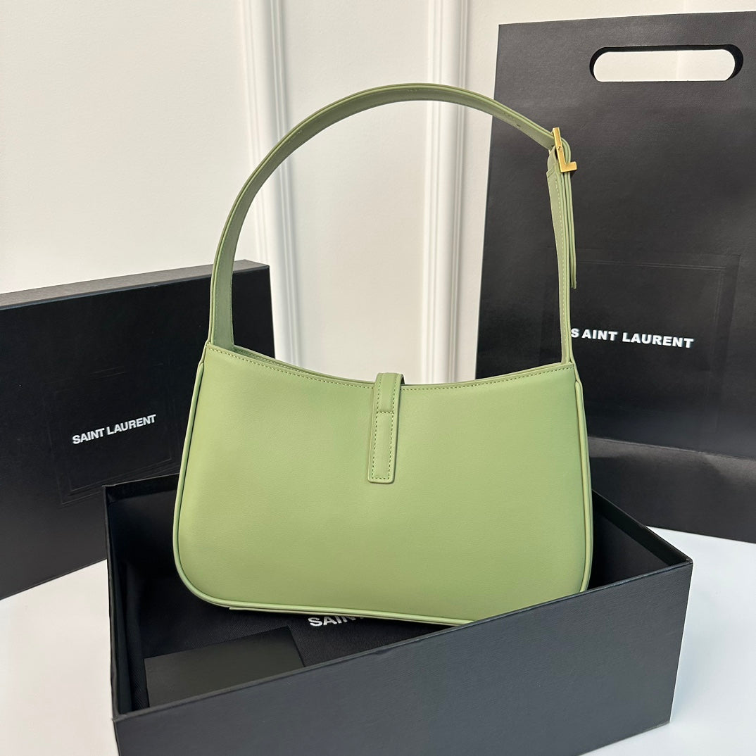 Le 5 a 7 24 Light Green Lambskin Ghw