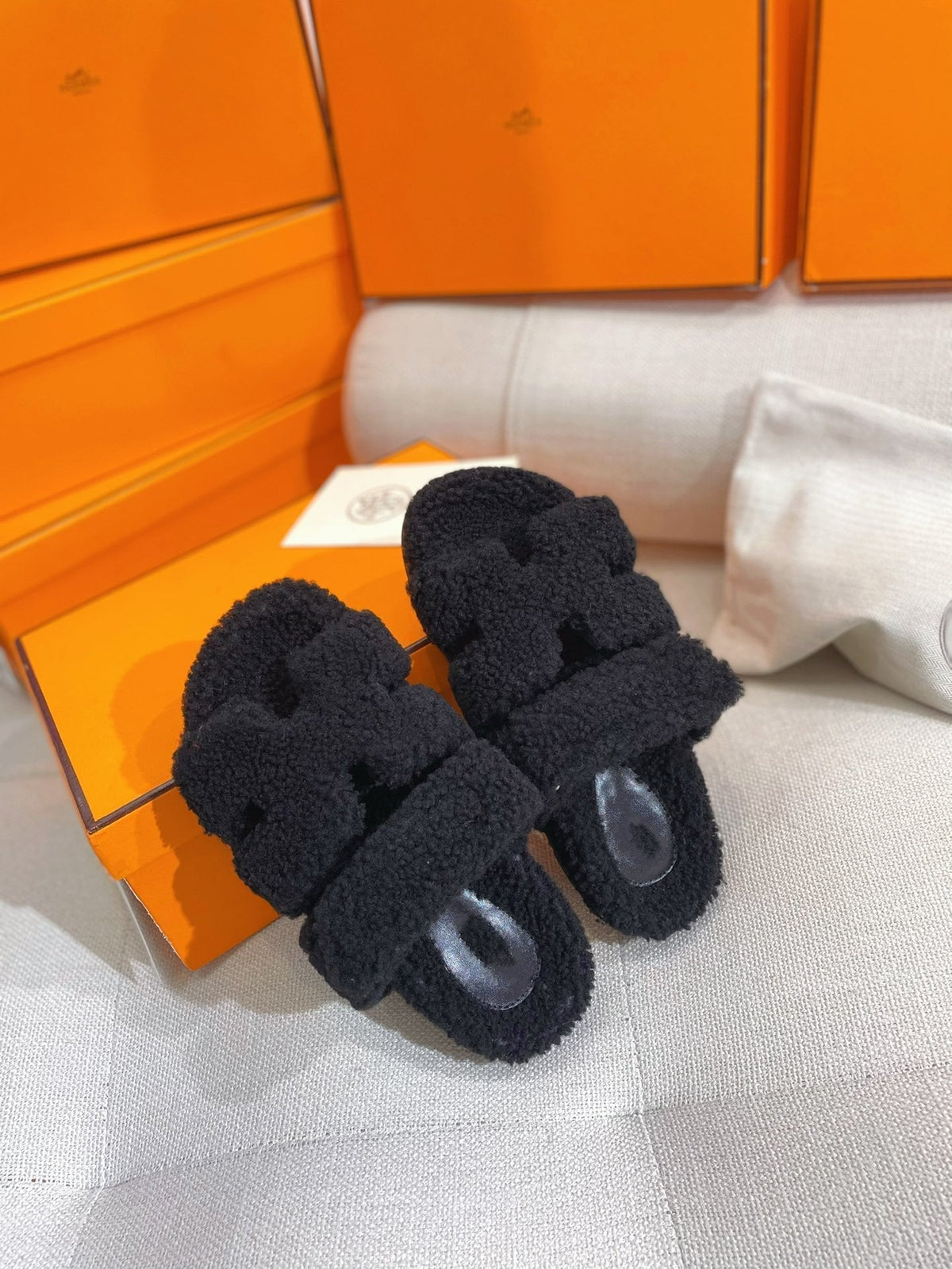 chypre sandal black lamb wool