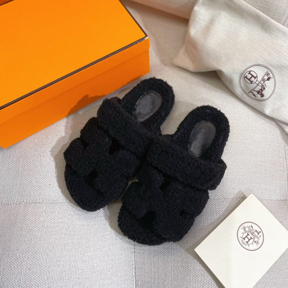 chypre sandal black lamb wool