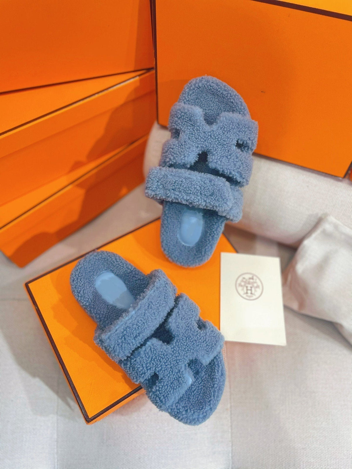 chypre sandal cloud blue lamb wool