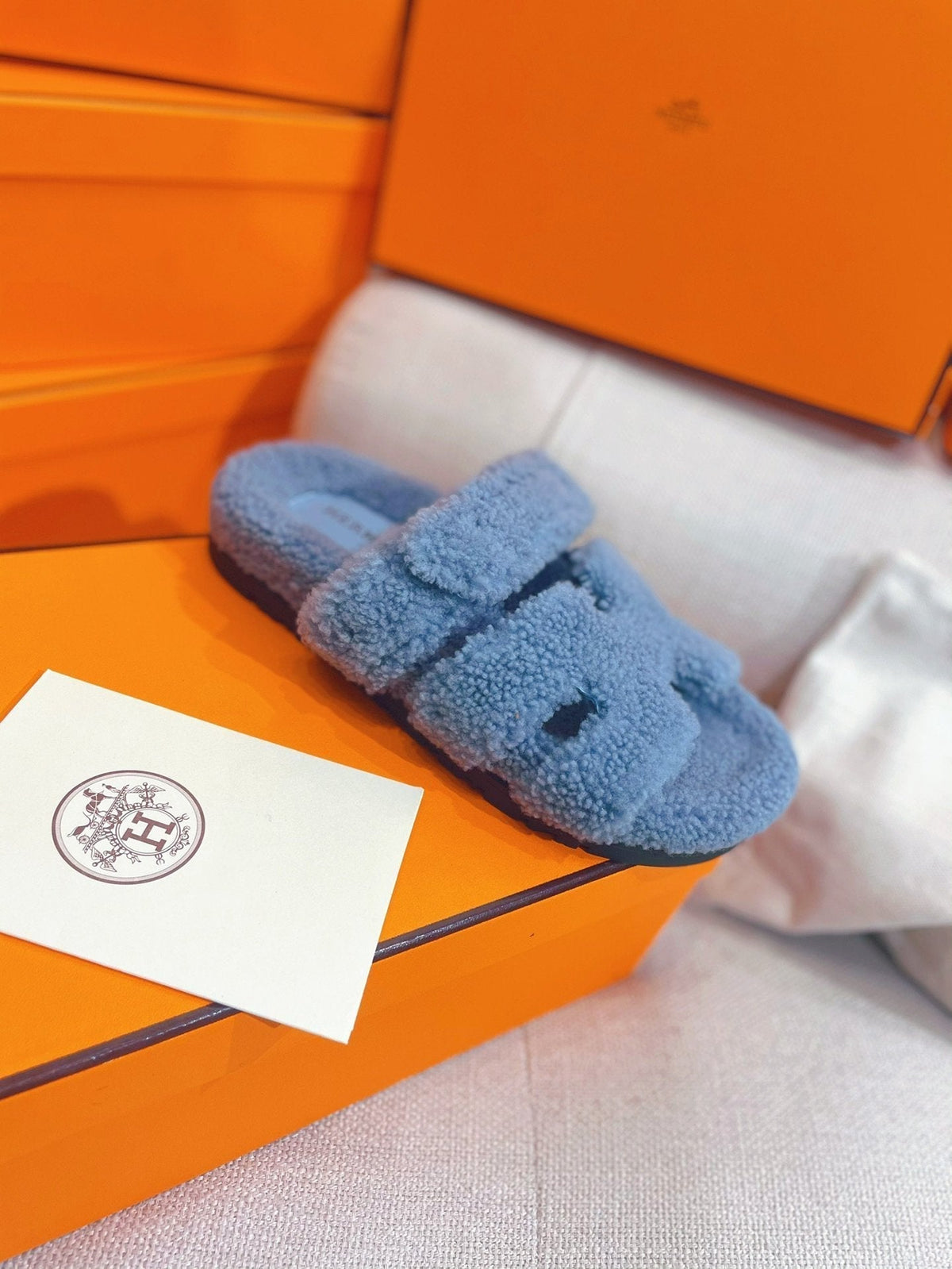 chypre sandal cloud blue lamb wool