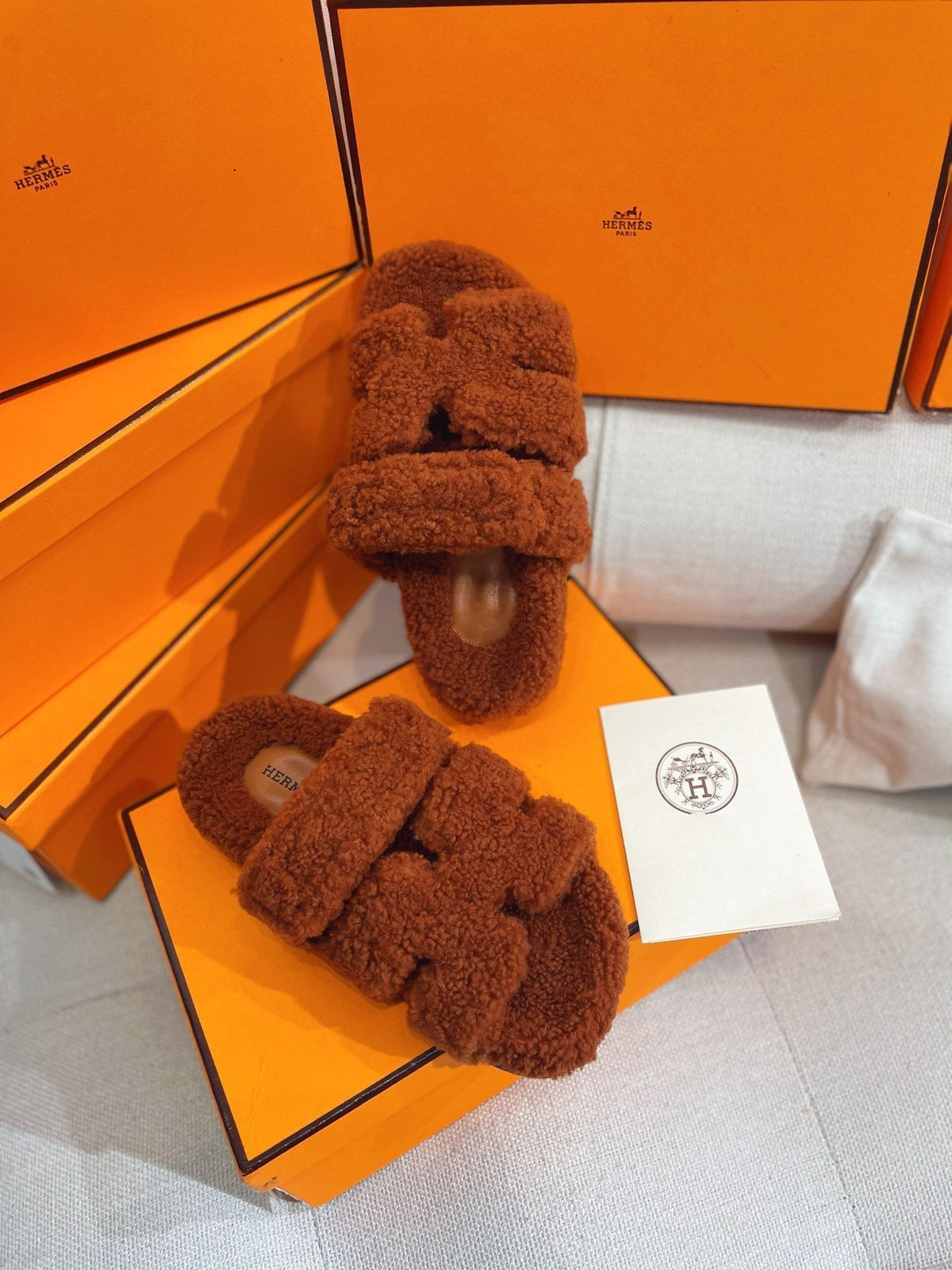 chypre sandal brown lamb wool