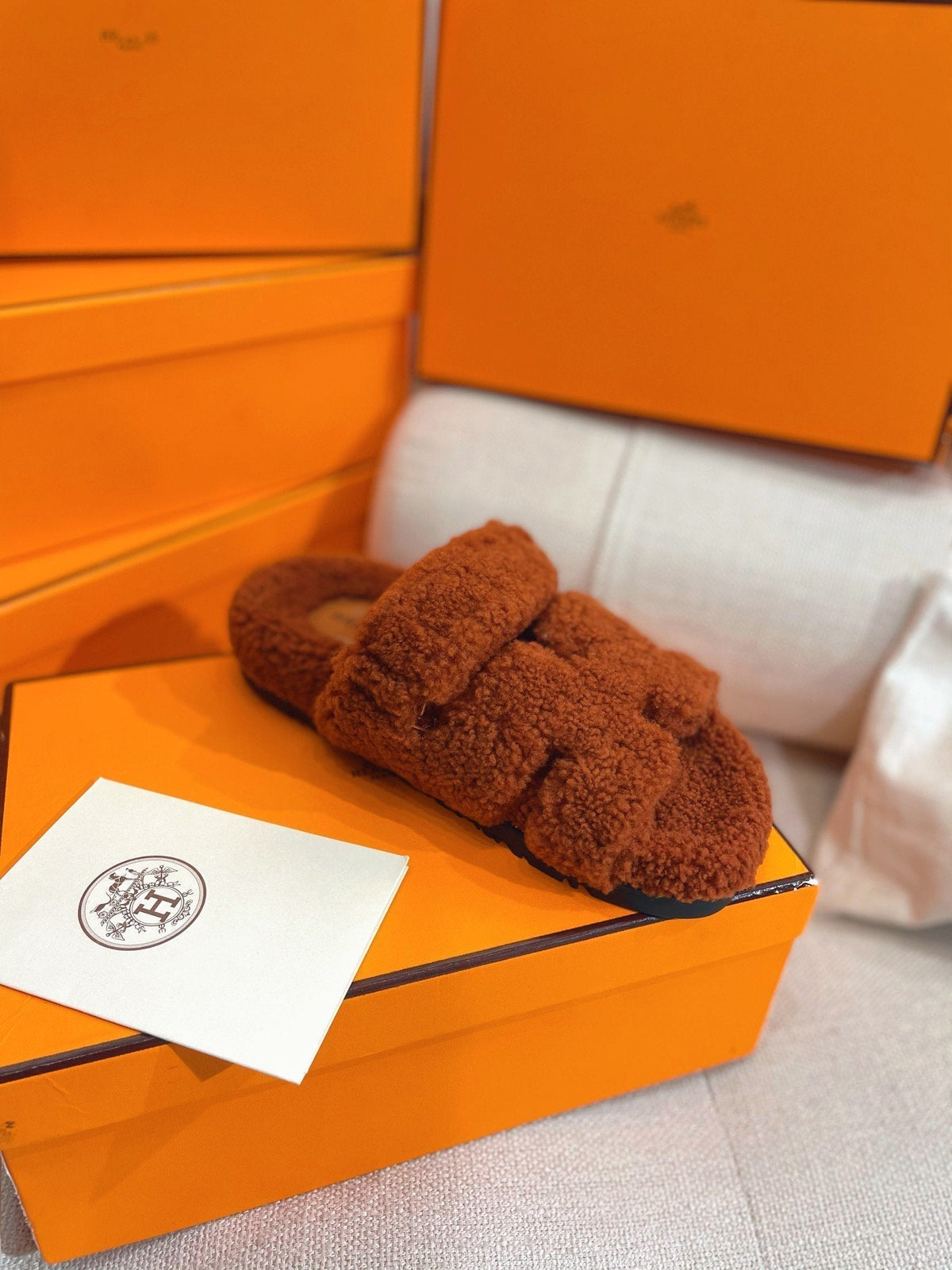 chypre sandal brown lamb wool