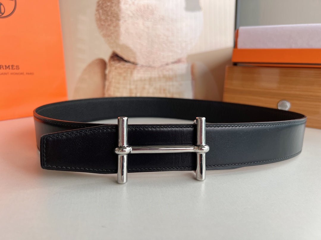 HM BELT BUCKLE & REVERSIBLE BLACK LEATHER STRAP 38 MM SILVER HARDWARE