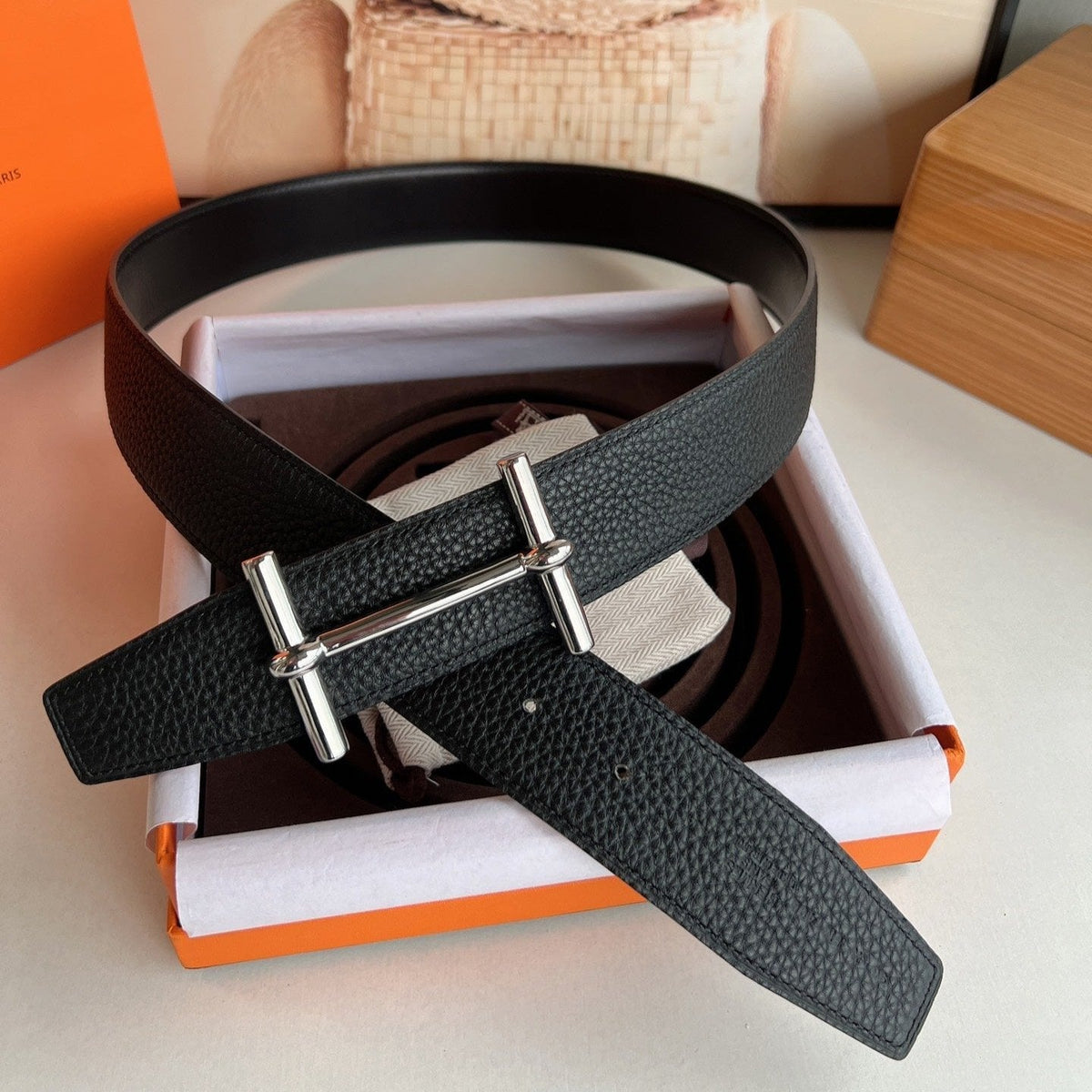 HM BELT BUCKLE & REVERSIBLE BLACK LEATHER STRAP 38 MM SILVER HARDWARE
